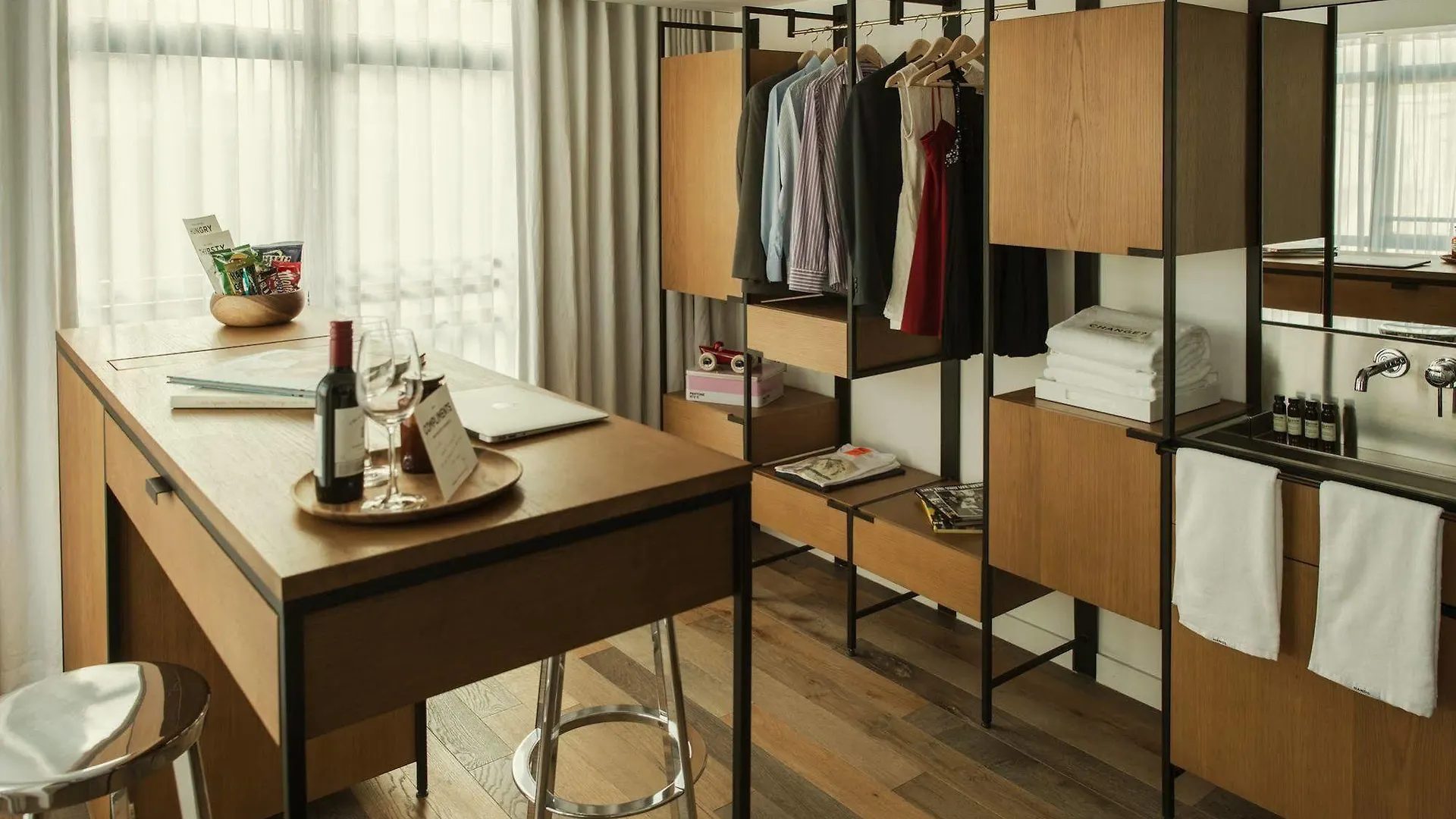 Отель Hmlet Austin Avenue Гонконг 4*,